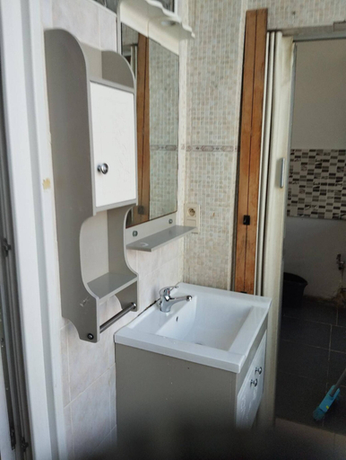 Bathroom, Room in Guest Room - Room In Brussels, Bruxelles