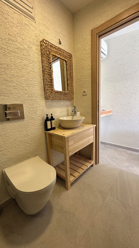 Bathroom 5, The Roof ADA, Adalar