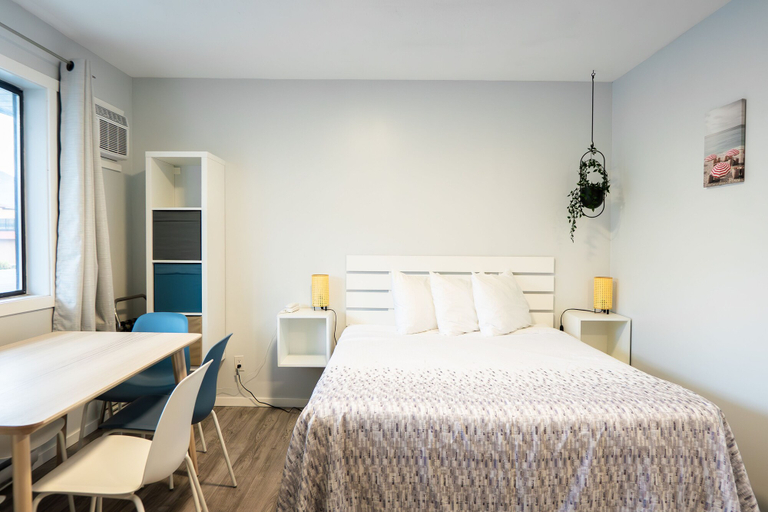 Bedroom 2, Poplars Motel on the lake, Okanagan-Similkameen