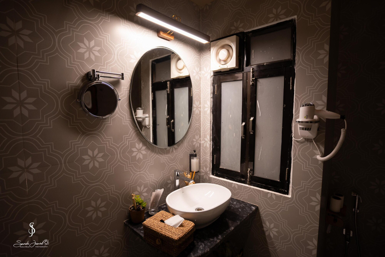 Bathroom 2, Shanti Inn Dormitory, Varanasi