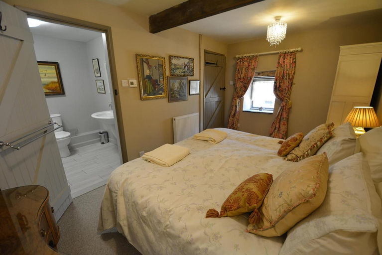 Bedroom 3, Haddon Grove Farm Cottages, Derbyshire