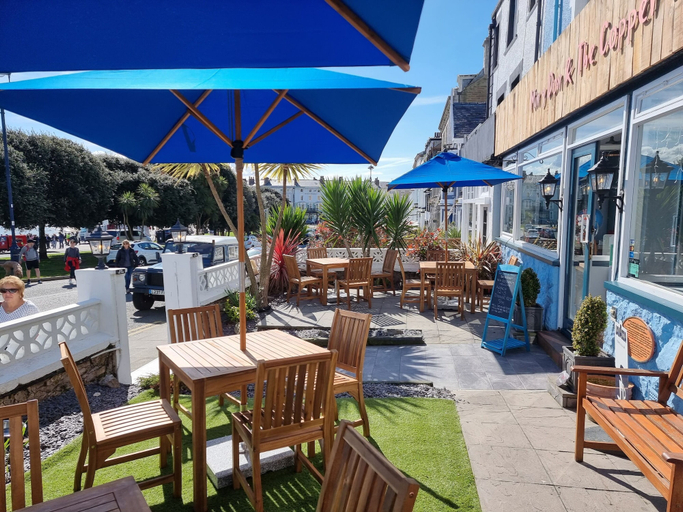 Food & Drinks 4, Min y Don Llandudno, Conwy