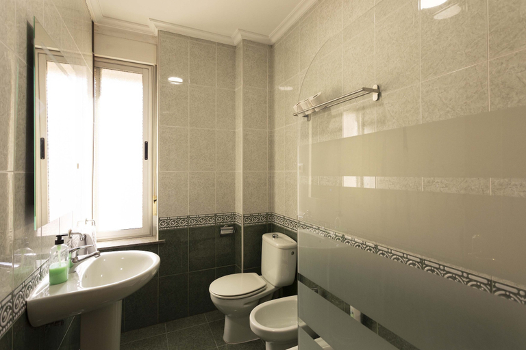 Bathroom 4, Green Hostel, Asturias