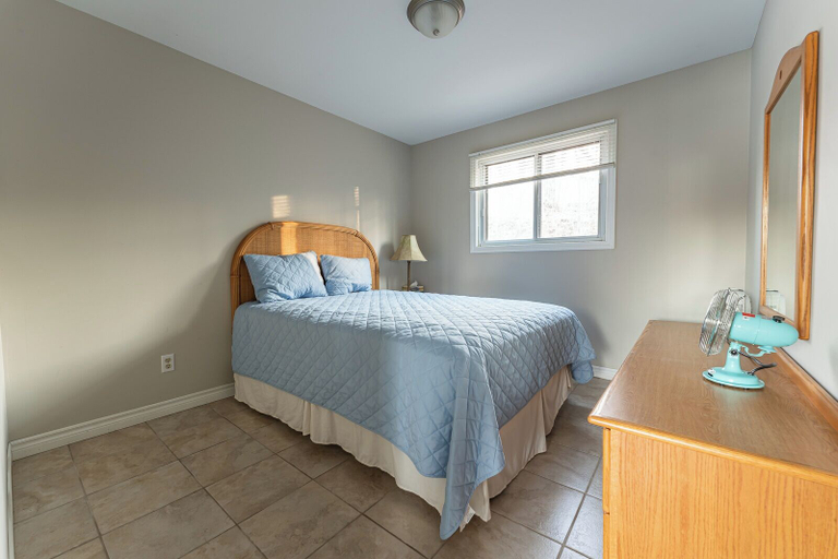 Bedroom 2, Twin Lakes Resort, Haliburton