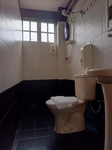 Bathroom 4, The Beautiful Marigold Hotel, Cameron Highlands