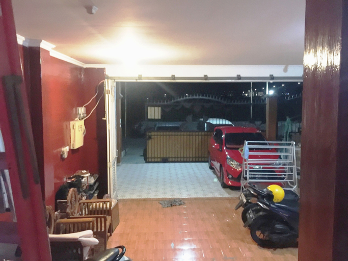 Public Area 2, SPOT ON 93880 Guest House Bu Iin Syariah, Surabaya
