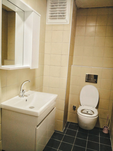 Bathroom 4, Gafa Garden Hostel & Apartments, Beyoğlu