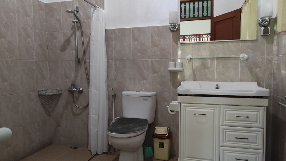 Bathroom 4, Keyani's Bungalow, Buleleng