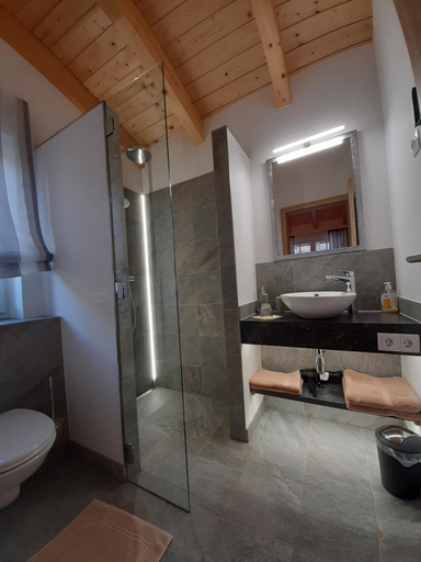 Bathroom 2, Hochalmbahnen Chalets 1-01, Alpenglocke, nahe Gondel, Hunde willkommen, Zell am See
