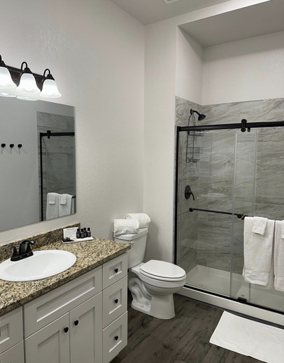 Bathroom 5, Bunkhouse Lodge, Calhoun