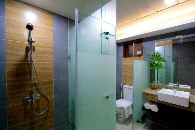 Bathroom 5, Coron Soleil Garden Resort, Coron