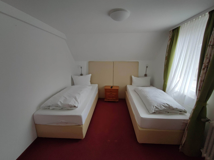 Bedroom 2, Room in Guest Room - Pension Forelle - Double Room, Rastatt