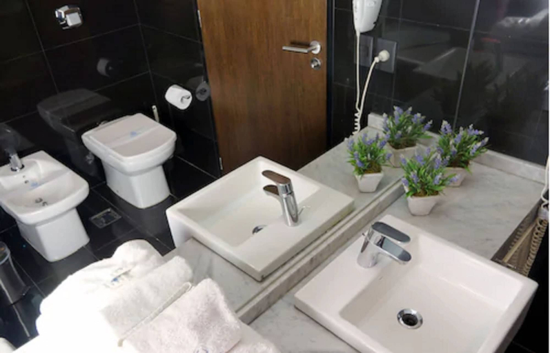 Bathroom 5, IQ Callao by Recoleta Apartments, Distrito Federal