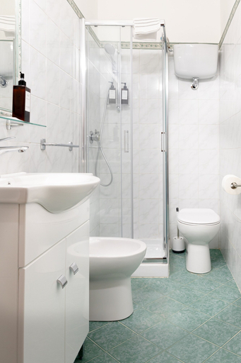 Bathroom 5, Hotel Domus Rome, Roma