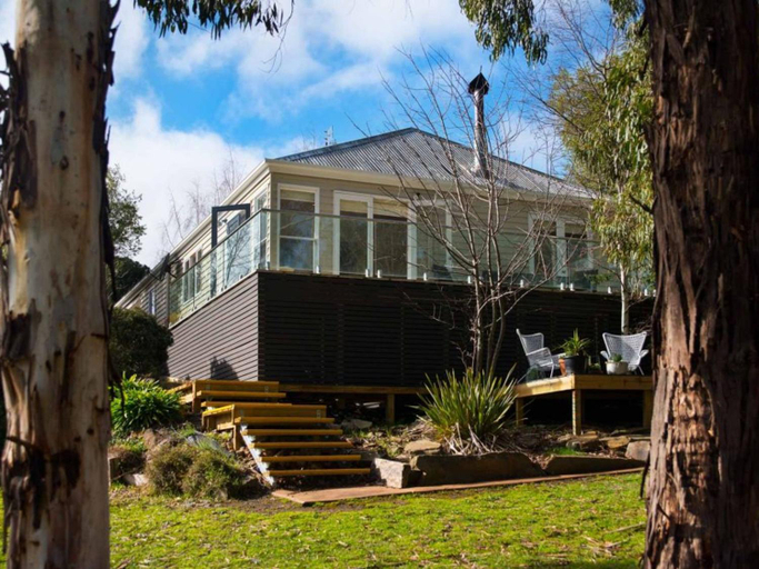 Exterior & Views, Lake Como Villa - Lake Daylesford on your doorstep, Hepburn - East