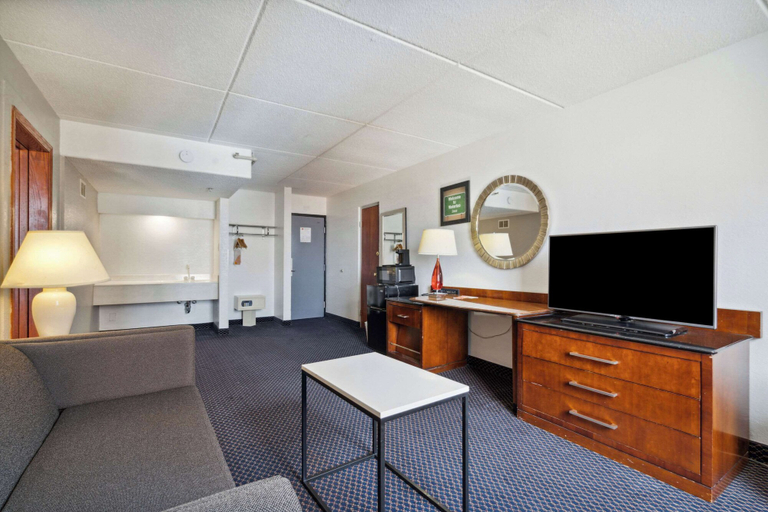 Others 5, Econo Lodge Inn & Suites Waterloo Downtown, Black Hawk