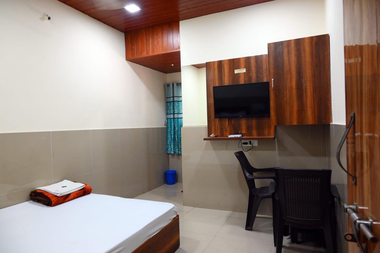 Others 2, P P Lodging, Pune