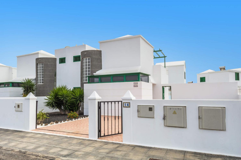 Exterior & Views