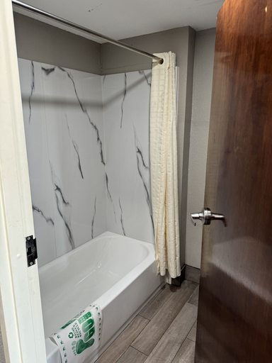 Others 4, Nola Inn & Suites, Orleans