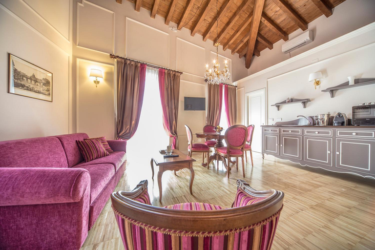 Others 4, Lady Capulet Apartments, Verona