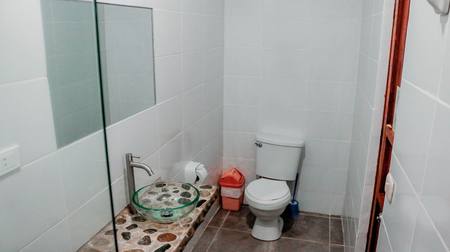 Bathroom 3, La Patarashca Hotel, San Martín