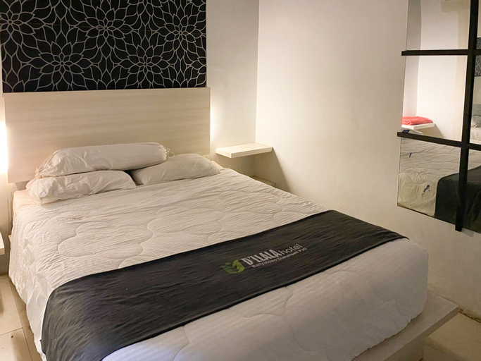 RedDoorz near Pantai Idola Banyutowo Hotel D'LLALA, Pati