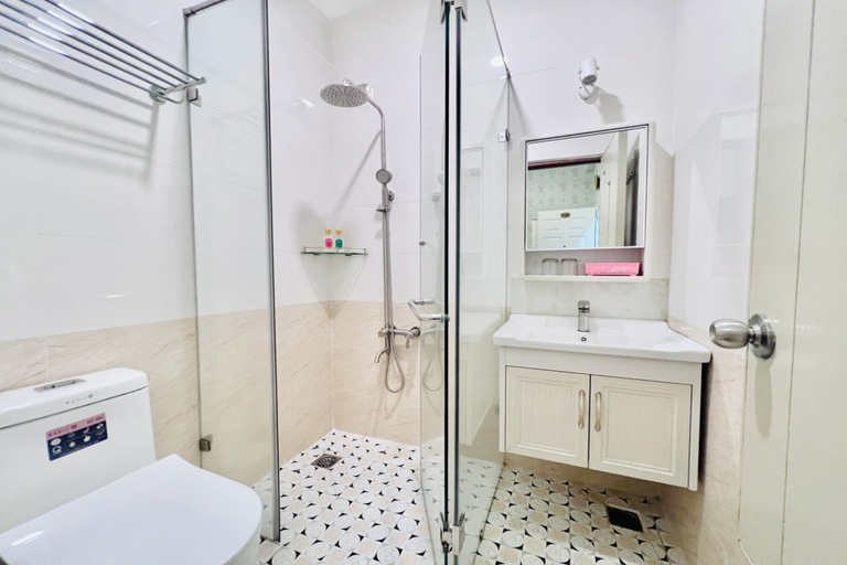 Bathroom 5, Truc Huyen Hotel, Binh Tan