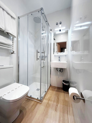 Bathroom 4, Pensión Régil, Guipúzcoa