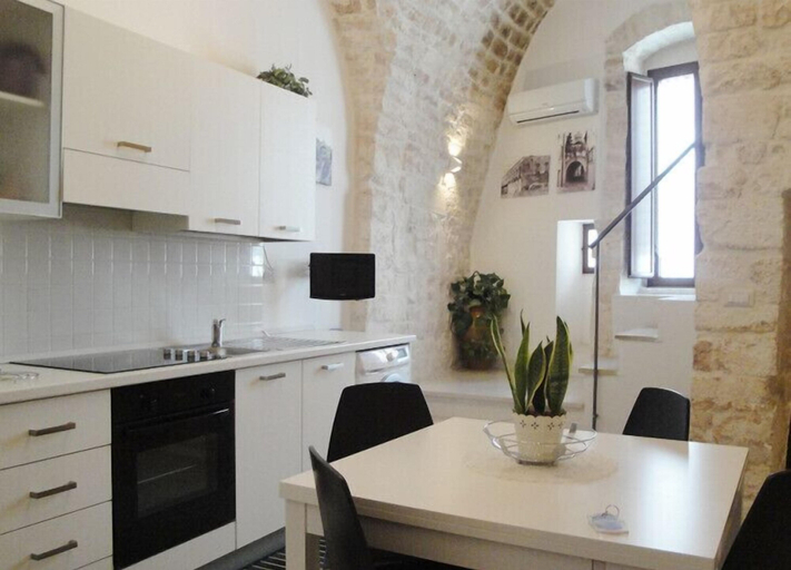 Others 5, Relais del Marchese, Bari