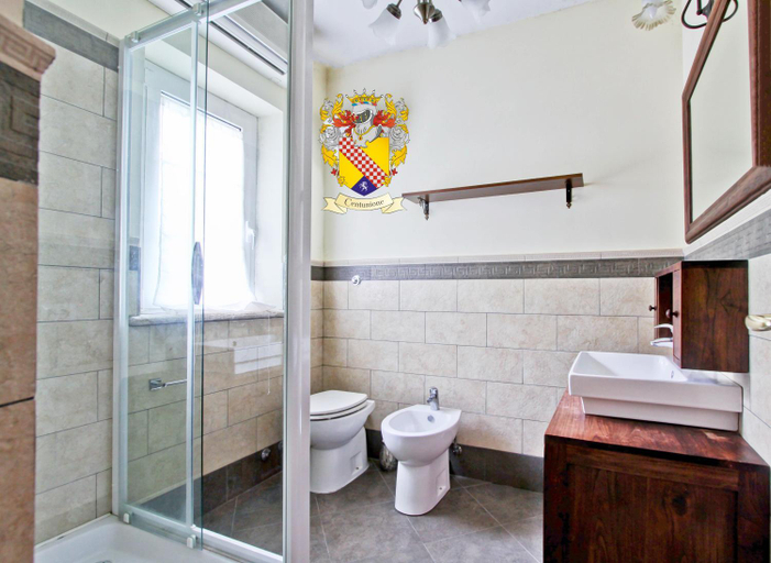 Bathroom 4, Dal Centurione Giulio Cesare Apartment, Rome