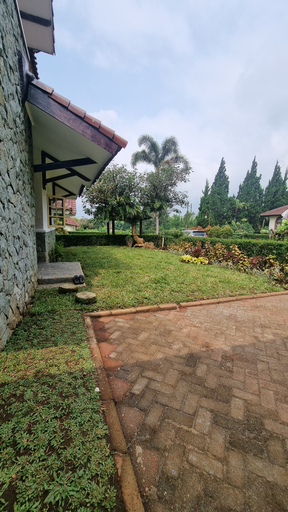 Exterior & Views 17
