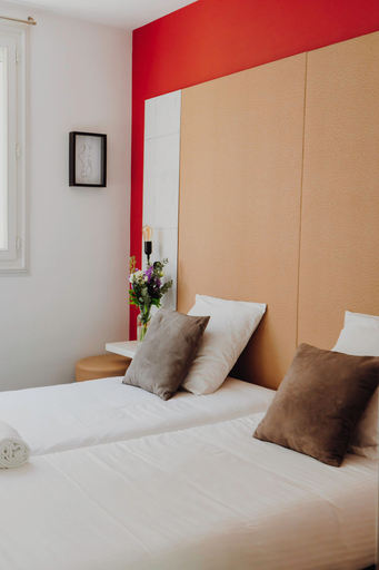 Bedroom 4, Hotel Bristol, Calvados