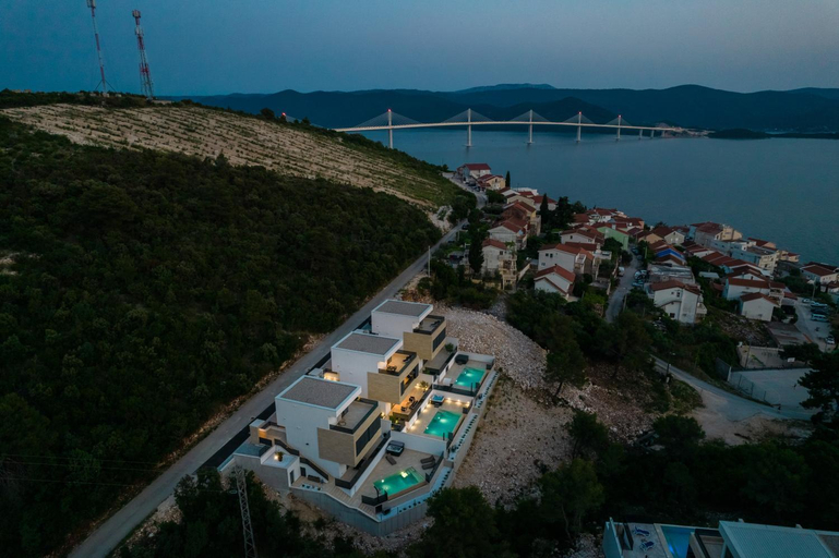 Others 3, Villa Hedonist, Slivno