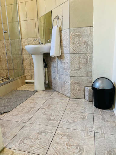 Bathroom 4, Host Hub Guest House, Ekurhuleni