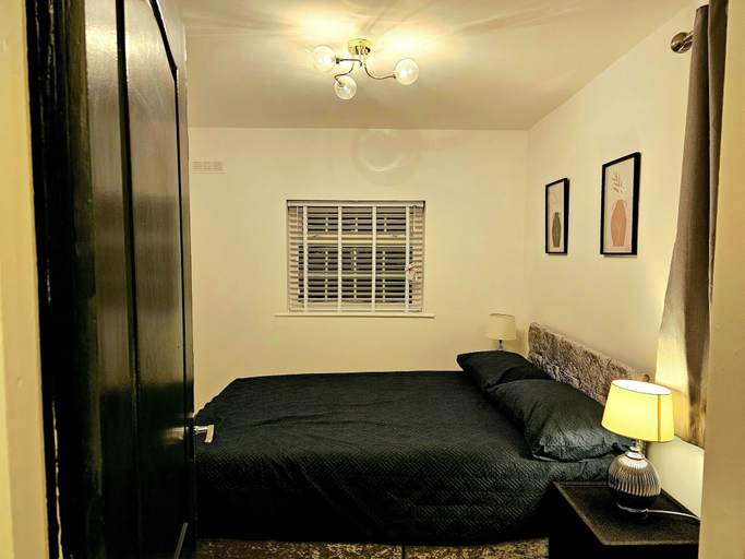 Bedroom, Flat - Sleeps 4 - Wifi, Bridgend