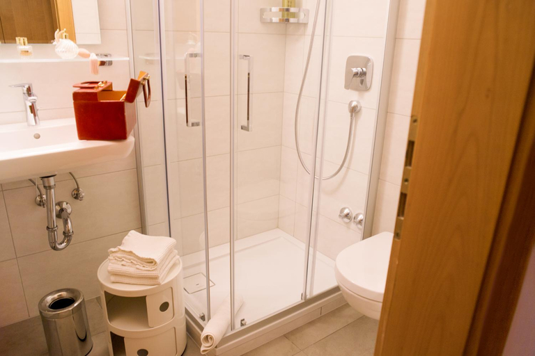 Bathroom 3, Weisses Rossl, Bolzano