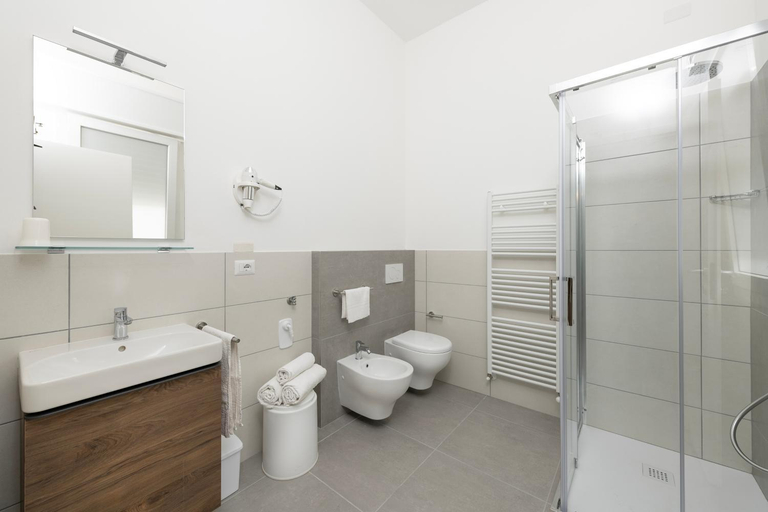 Bathroom, Residence OndaMare, Ravenna