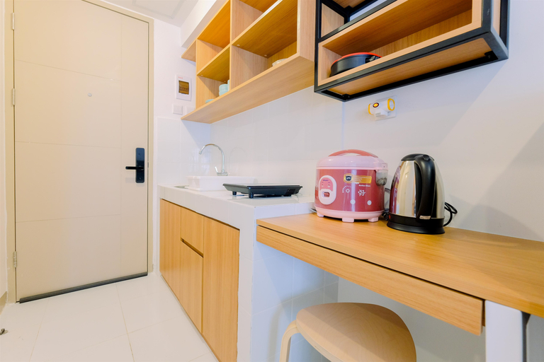 Others 4, Modern Look and Comfy Studio Tokyo Riverside PIK 2 Apartment By Travelio, Tangerang