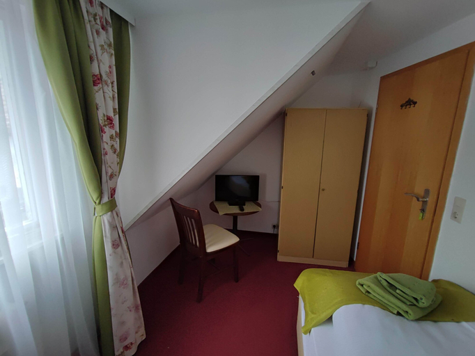 Bedroom 2, Room in Guest Room - Single Room With Shared Bathroom and Kitchen, Rastatt