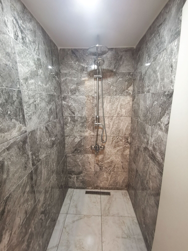 Bathroom 5, Gafa Garden Hostel & Apartments, Beyoğlu