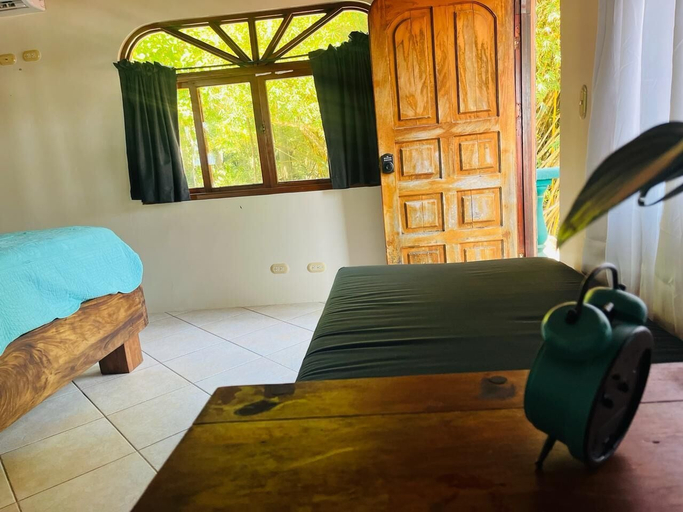 Bedroom 2, Ocean Front Studio, Garabito