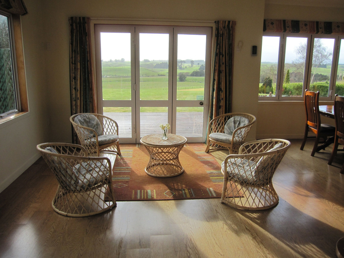 Others 5, Thyme Out Estate, Manawatu