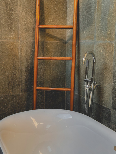 Bathroom 16