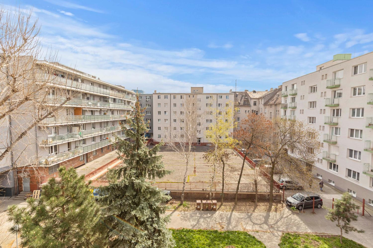 LAM Concrete - AC - BALCONY, Bratislava III