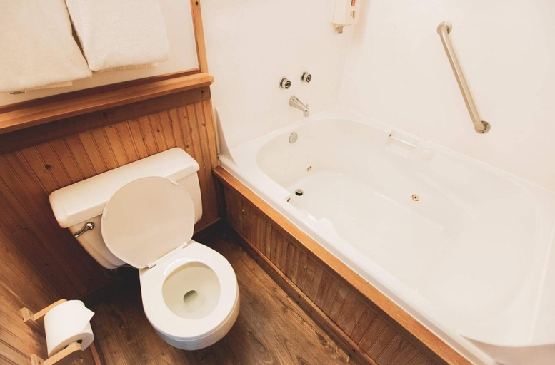Bathroom 4, Kings Landing, Kenai Peninsula