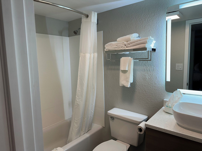 Bathroom 5, MainStay Suites Springfield South - Battlefield Rd, Greene