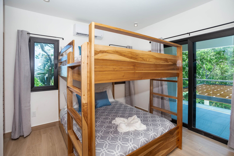 Bedroom 3, West Bay Breeze 3 Bedroom Home by RedAwning, Roatán