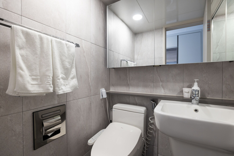 Bathroom 4, Grandbleu Hotel & Residence, Jung