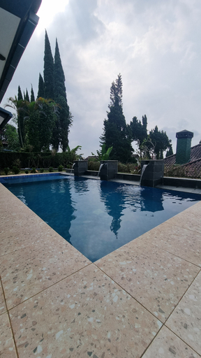 Exterior & Views 7