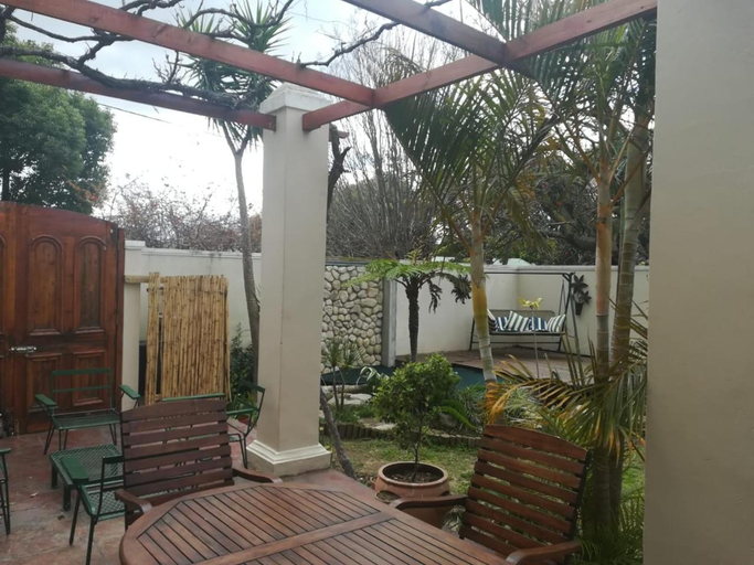 Others 5, Die Heemhuis, Cape Winelands